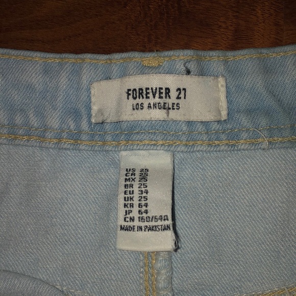 💜Super adorable jean skirt - Picture 2 of 3